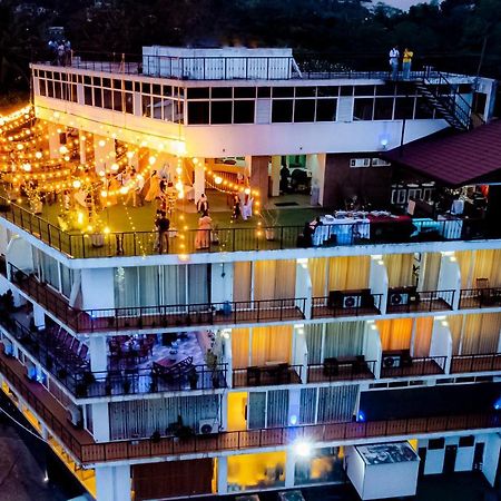 Sky View Grand Hotel แคนดี้ ภายนอก รูปภาพ