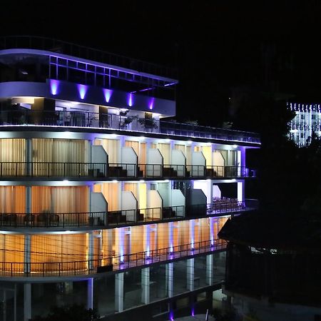 Sky View Grand Hotel แคนดี้ ภายนอก รูปภาพ