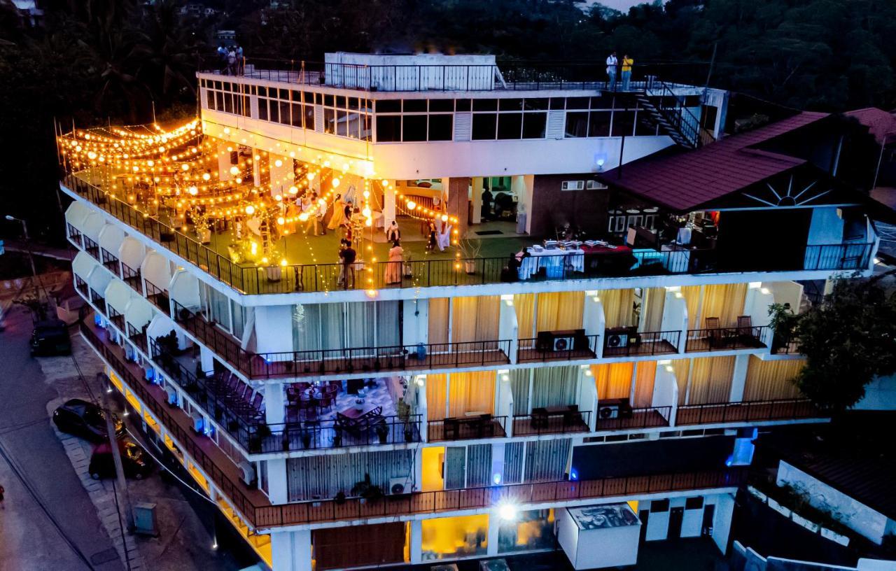 Sky View Grand Hotel แคนดี้ ภายนอก รูปภาพ