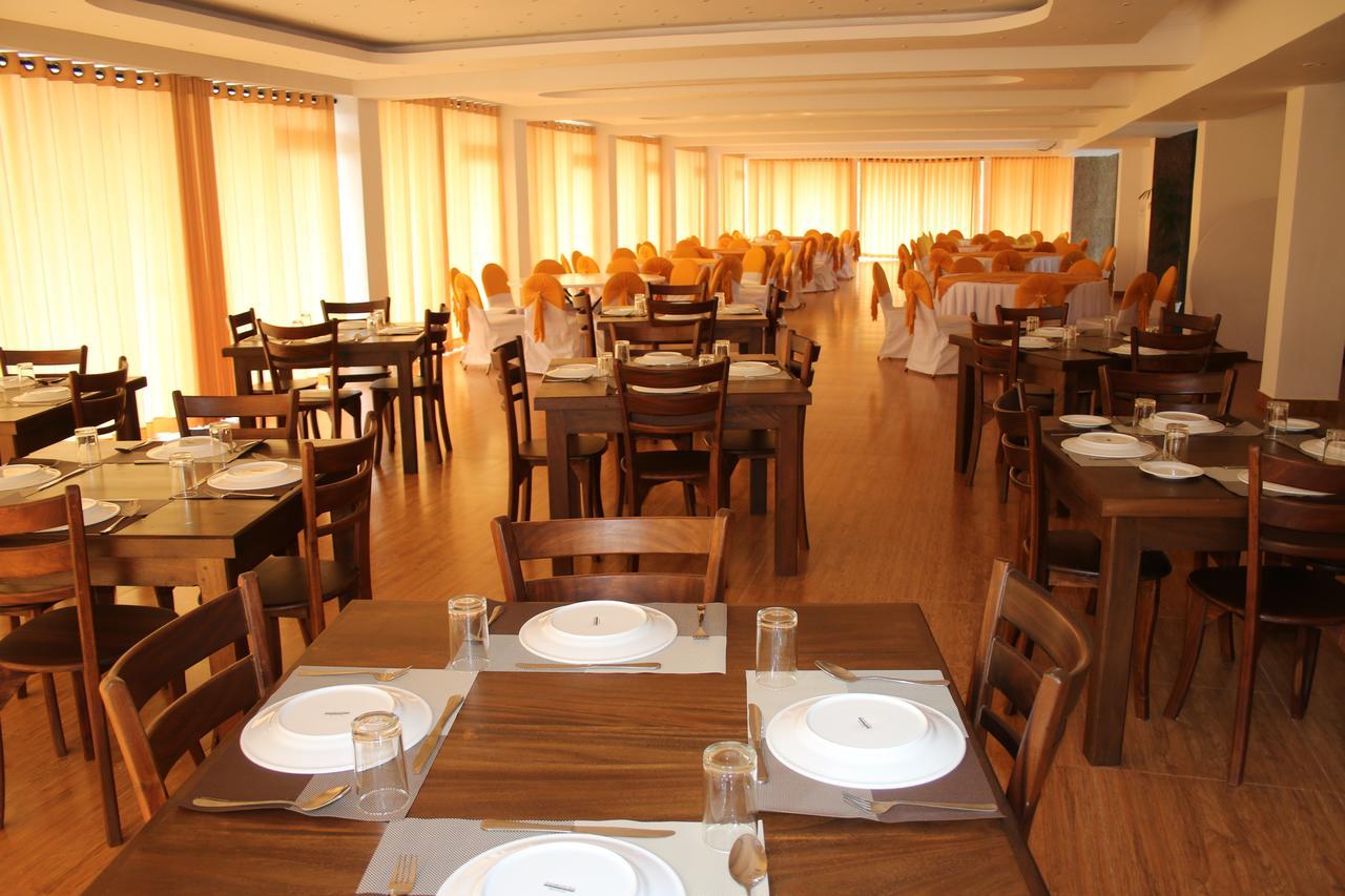 Sky View Grand Hotel แคนดี้ ภายนอก รูปภาพ