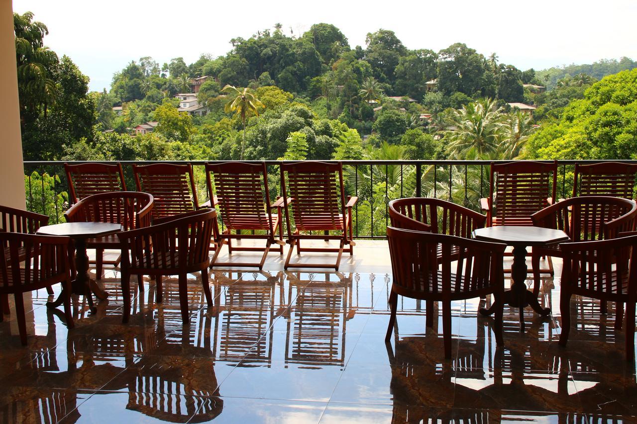 Sky View Grand Hotel แคนดี้ ภายนอก รูปภาพ